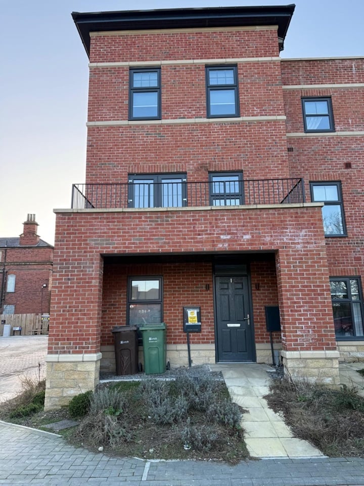 2 Bed End Terrace, Acacia Terrace, LS14, N1 7GU