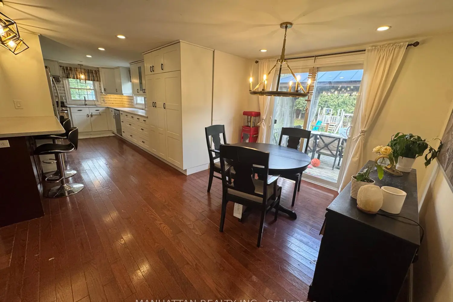 10 Victor Drive photo 5