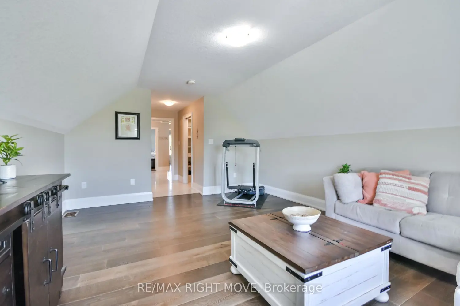 Additional image 14 of 2448 Stockdale Road