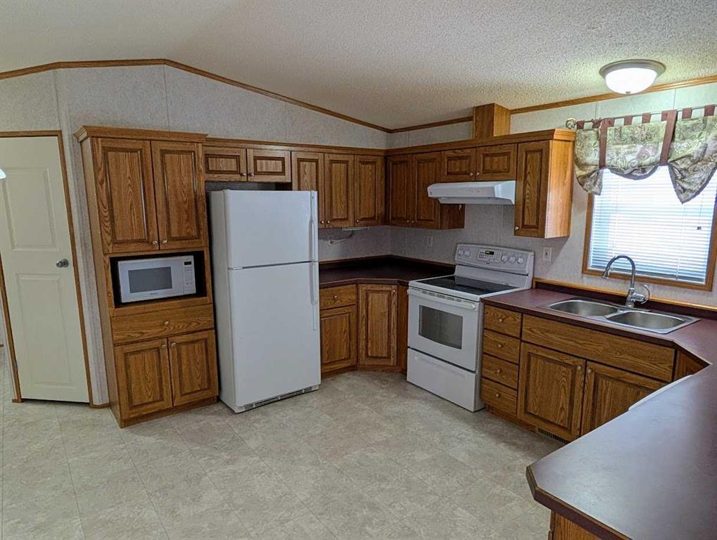 Additional image 4 of 211 Railway Avenue, Coaldale, AB, T1M 0A8
