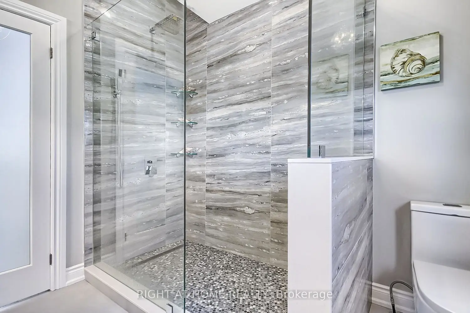 Additional image 14 of 26 Beach Road