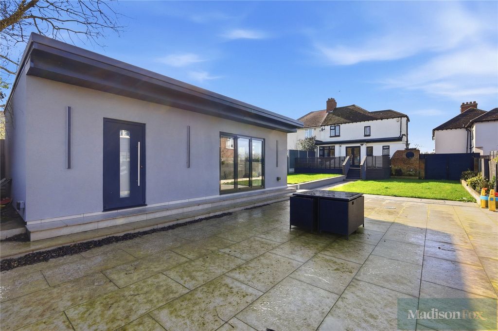 Additional image 2 of 3 bed semi-detached house for saleGravel Close, Chigwell, Essex IG7