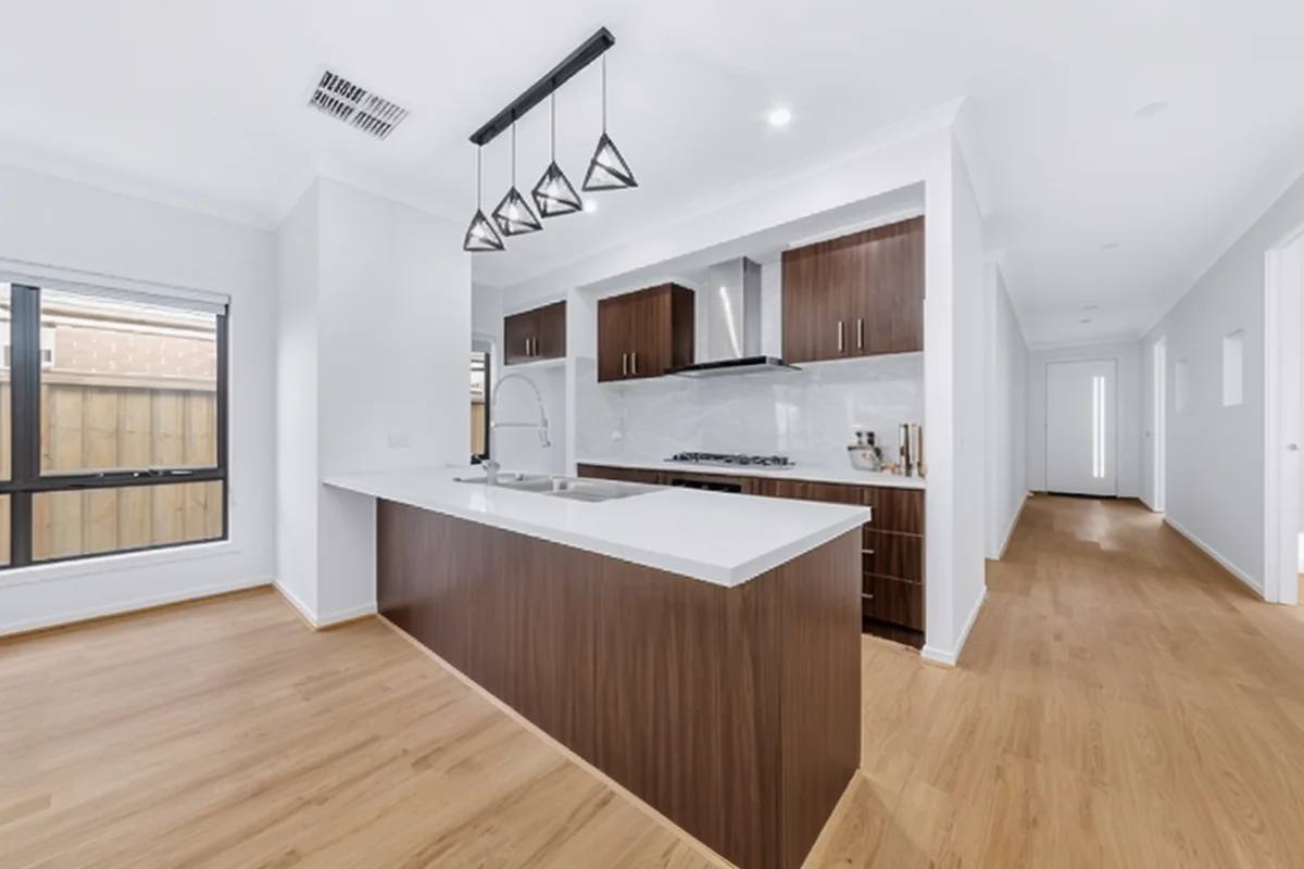 19 Bonza Circuit, Clyde North VIC 3978