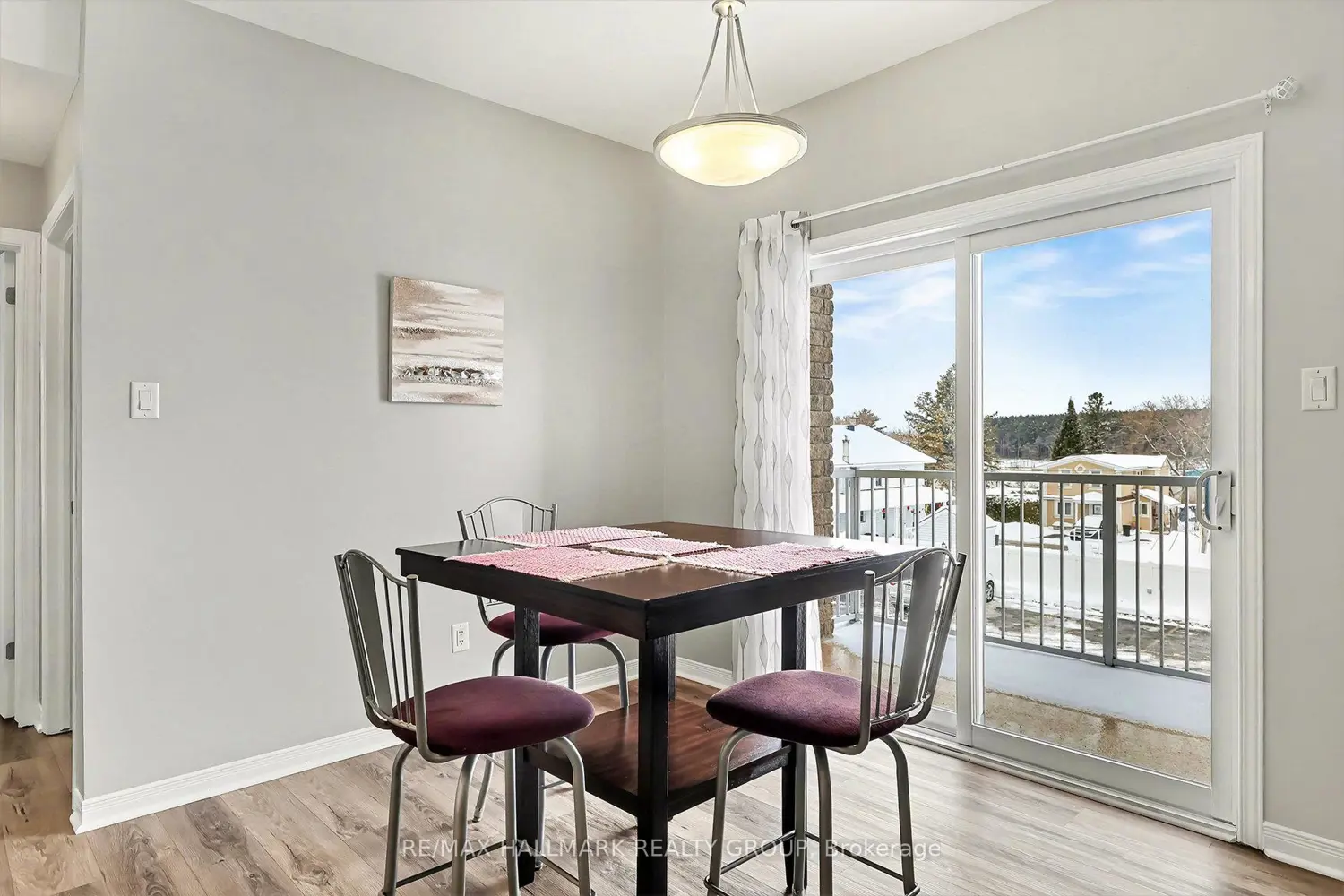 Additional image 8 of 1026 Laurier Street 208