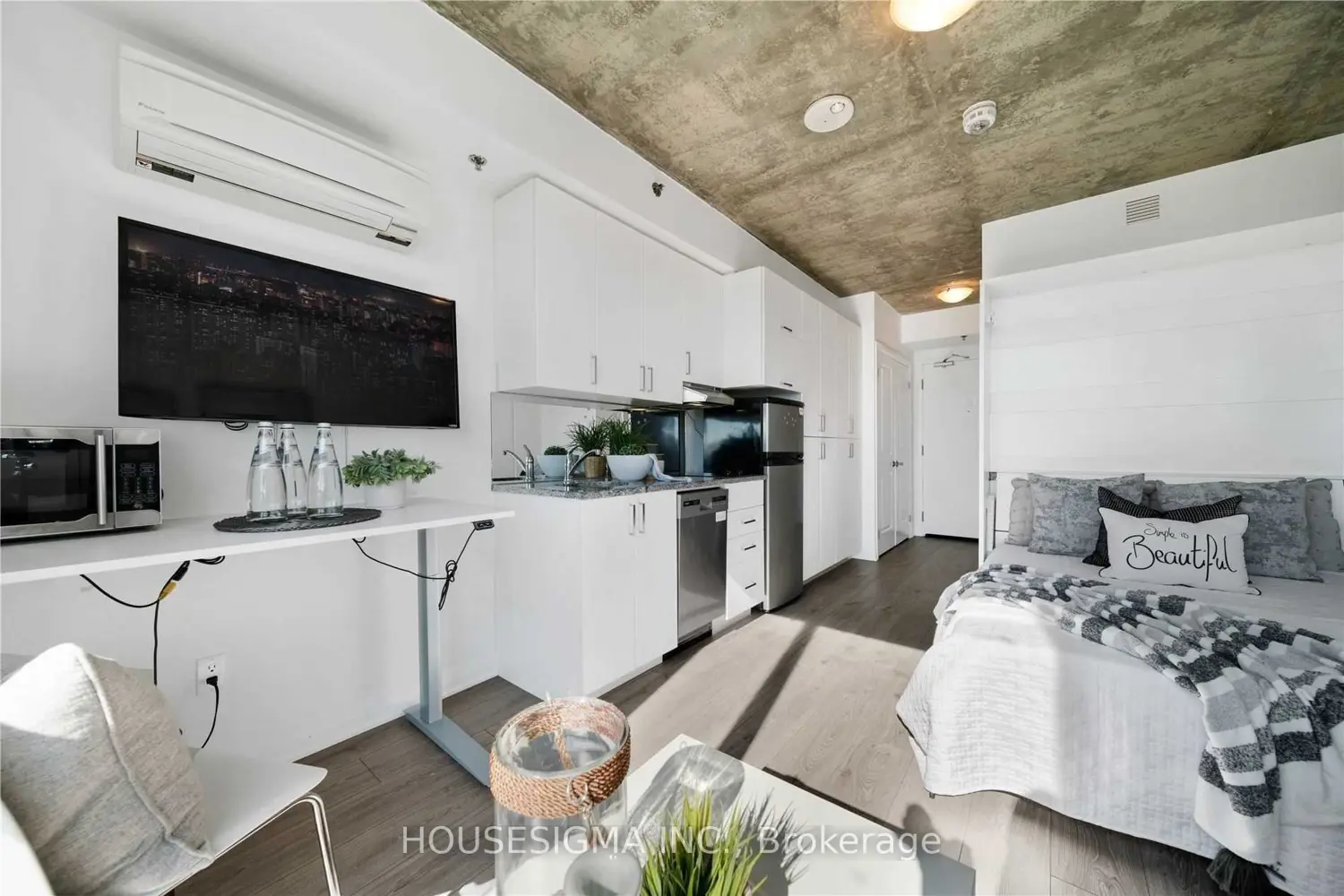 1900 Simcoe Street 741