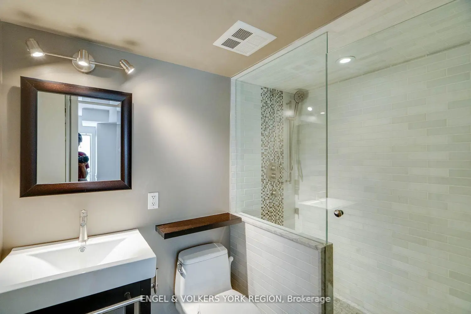 Additional image 14 of 1174 Yonge Street 203