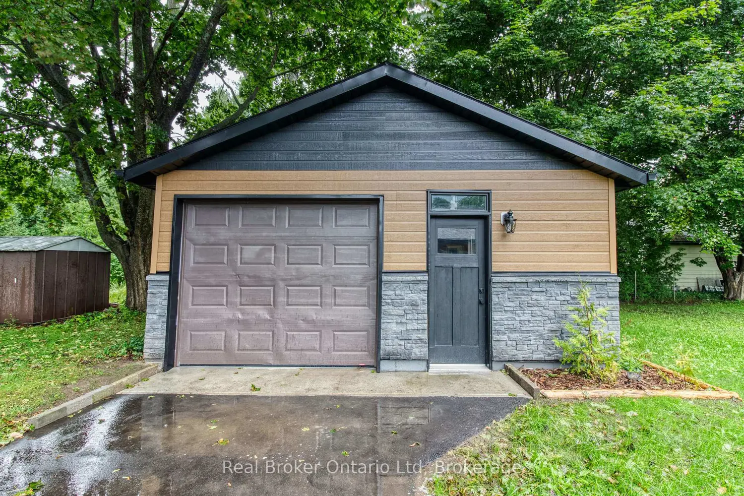 Additional image 12 of 446 Isaac Street