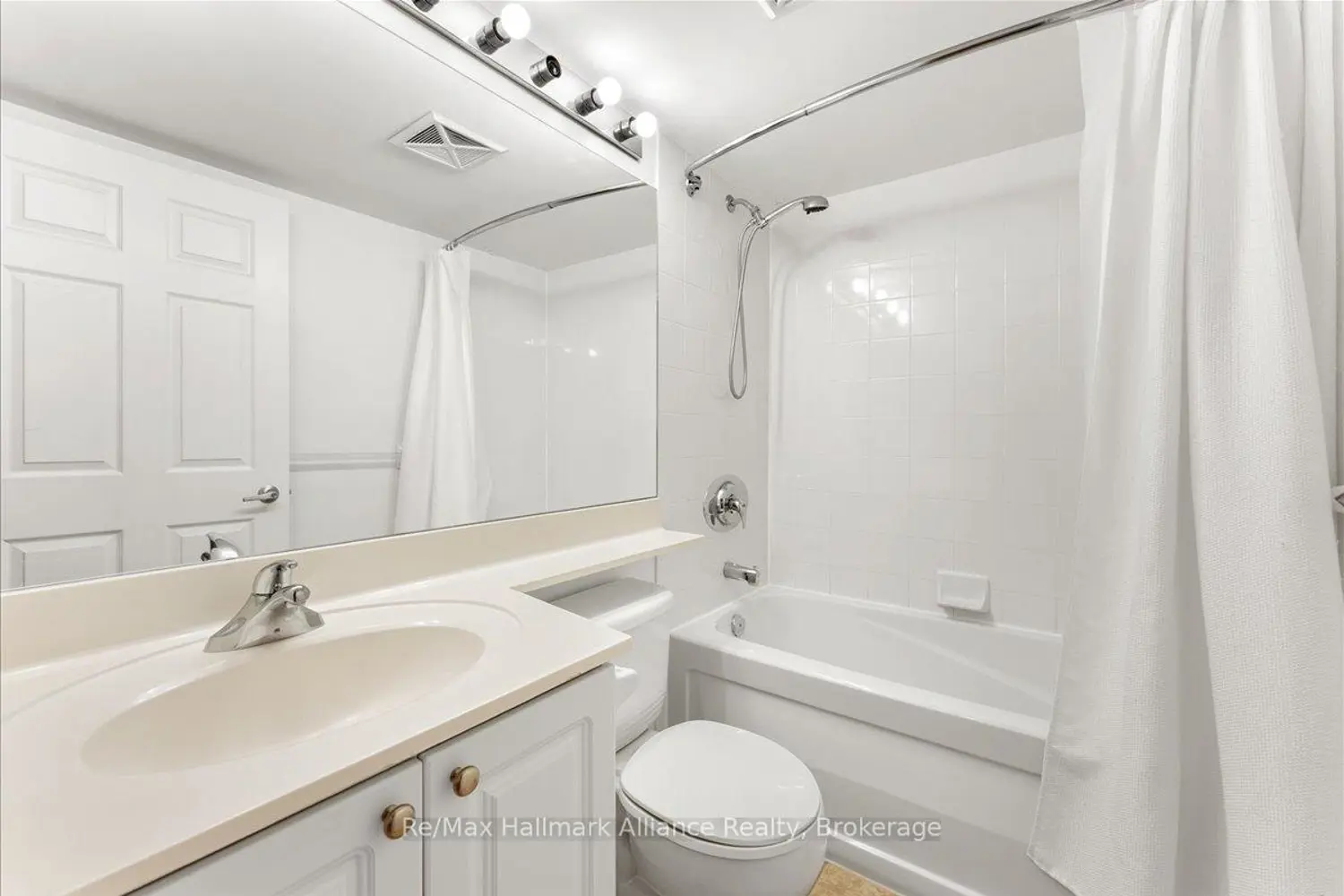 Additional image 11 of 1369 Bloor Street 910