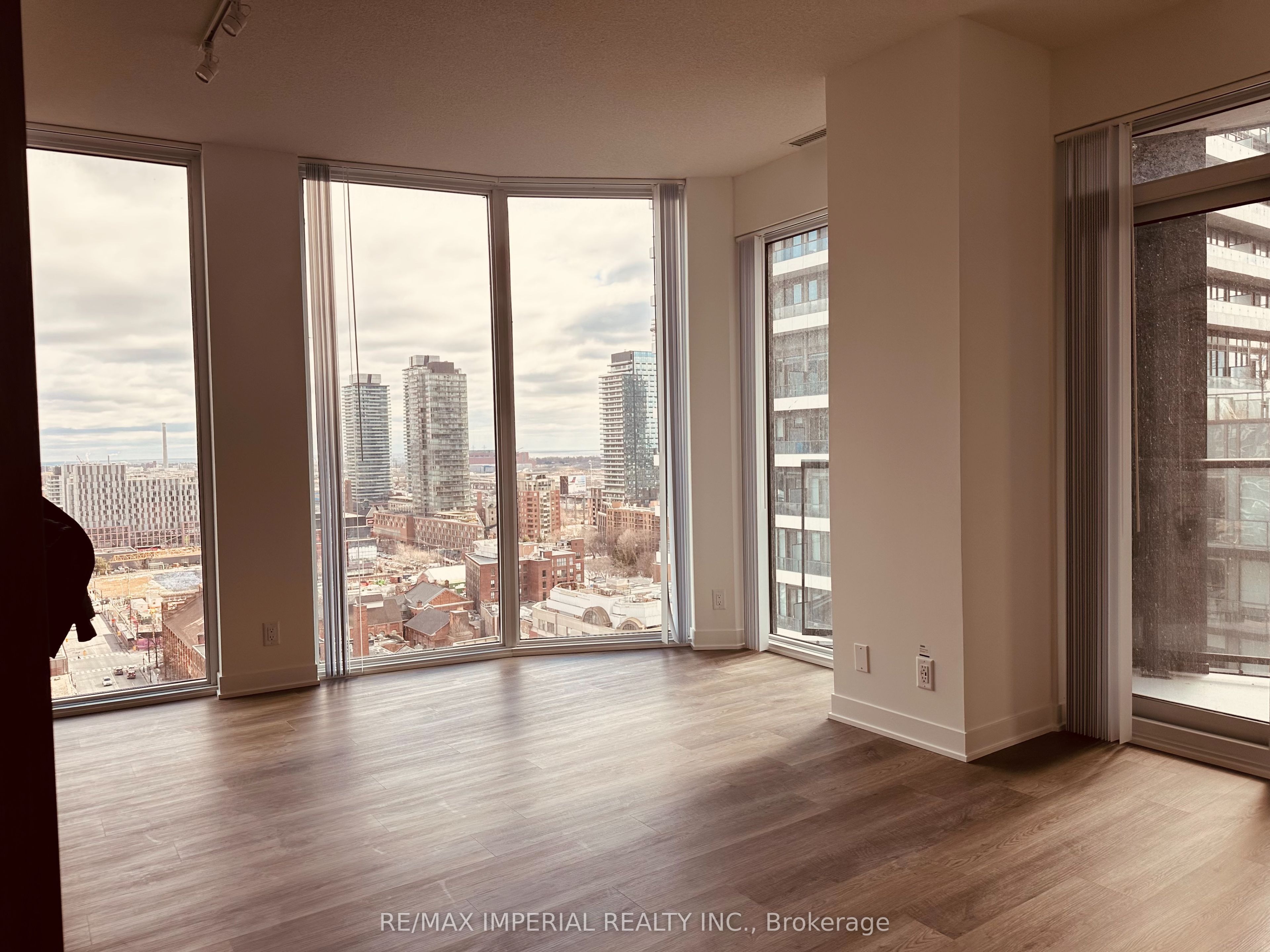 2106-180 Front Street E, Toronto, ON, M5A 0A9