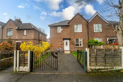 Green Avenue, Swinton M27