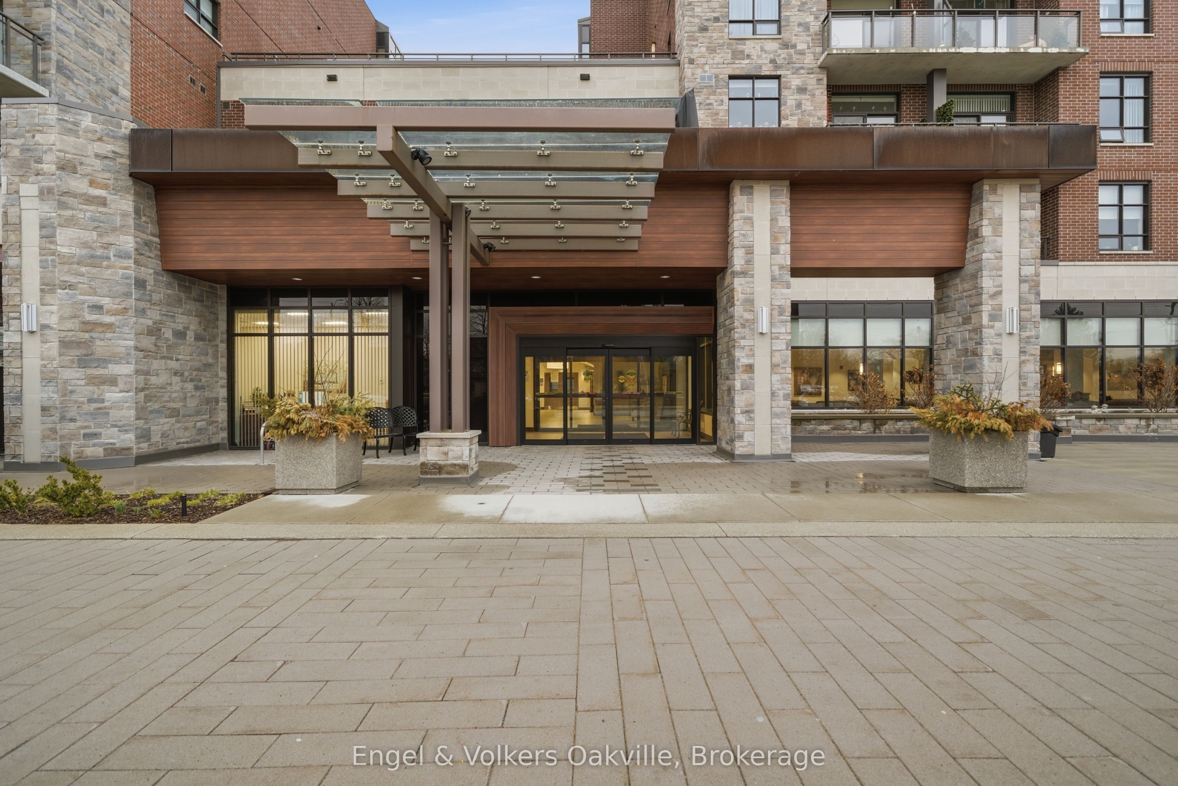 Additional image 3 of 3290 New Street, Burlington, ON, L7N 1M8