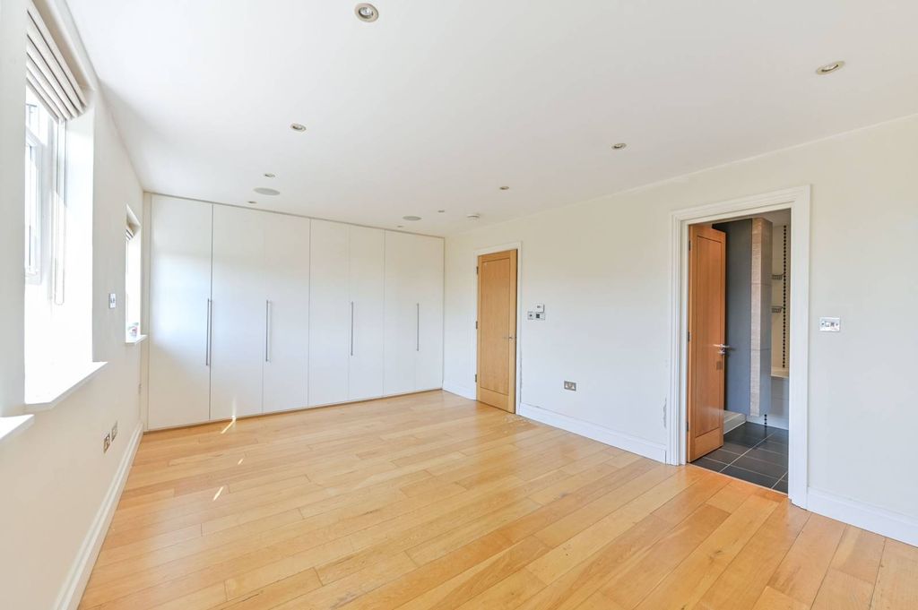 Additional image 12 of 4 bed terraced house for saleBridgeman Drive, Windsor SL4