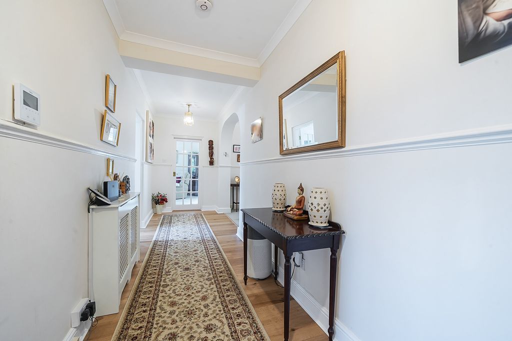 Additional image 17 of 2 bed flat for saleLyonsdown Road, New Barnet EN5