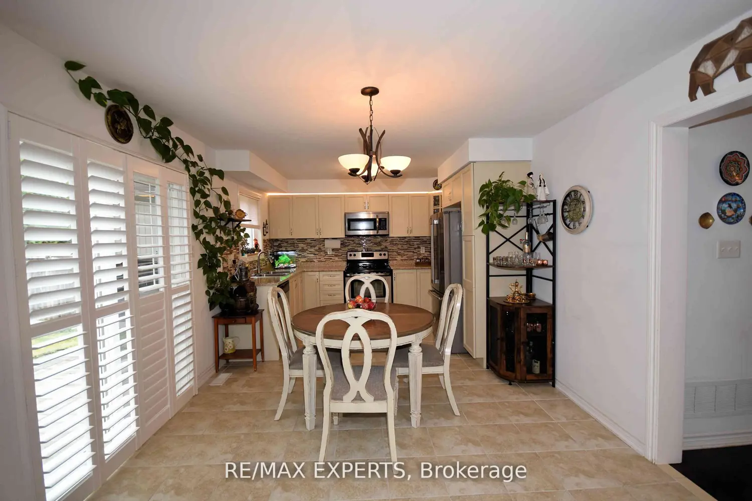 136 Donald Stewart Crescent photo 5
