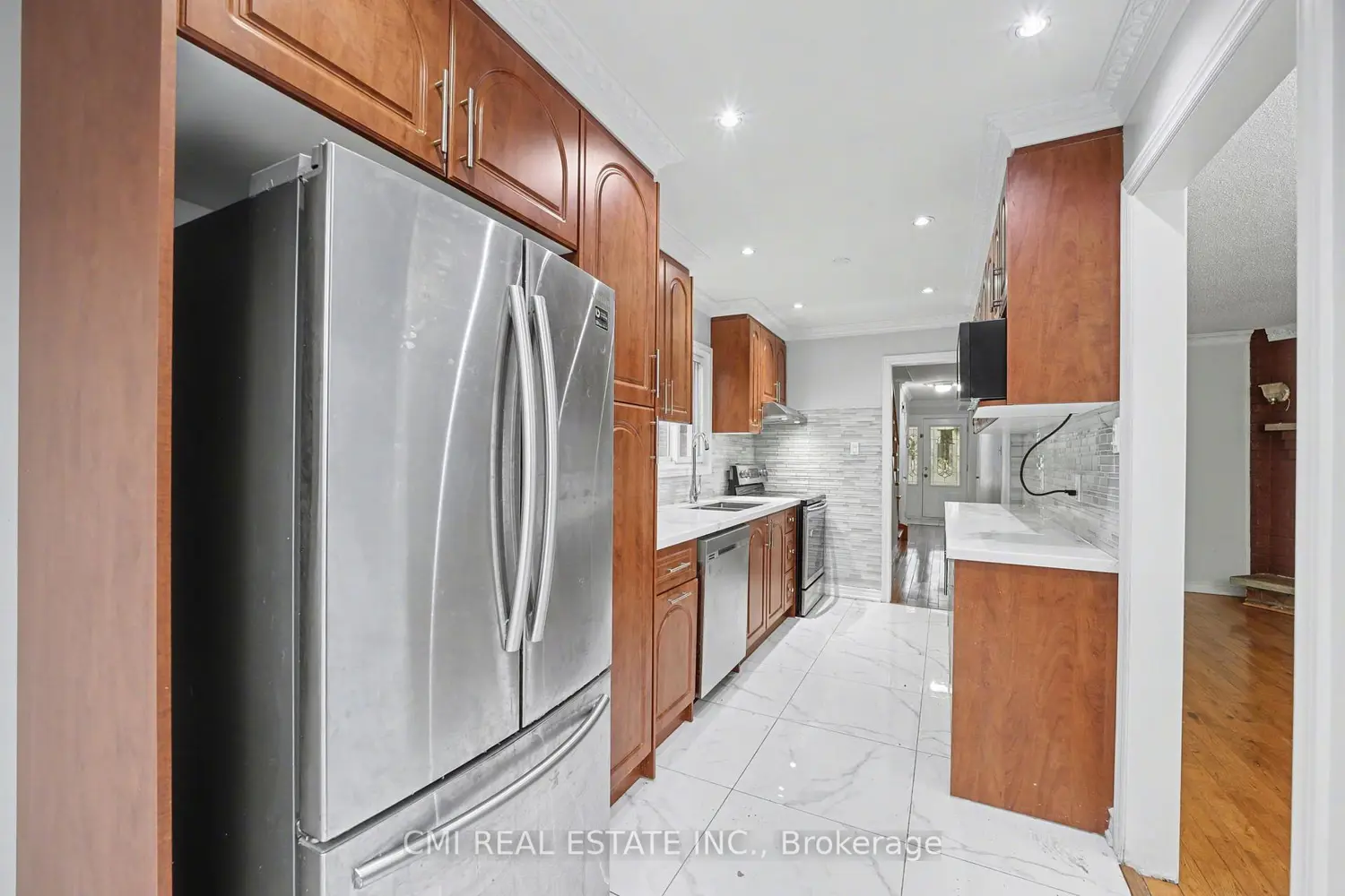 Additional image 6 of 993 Lucerne Crescent