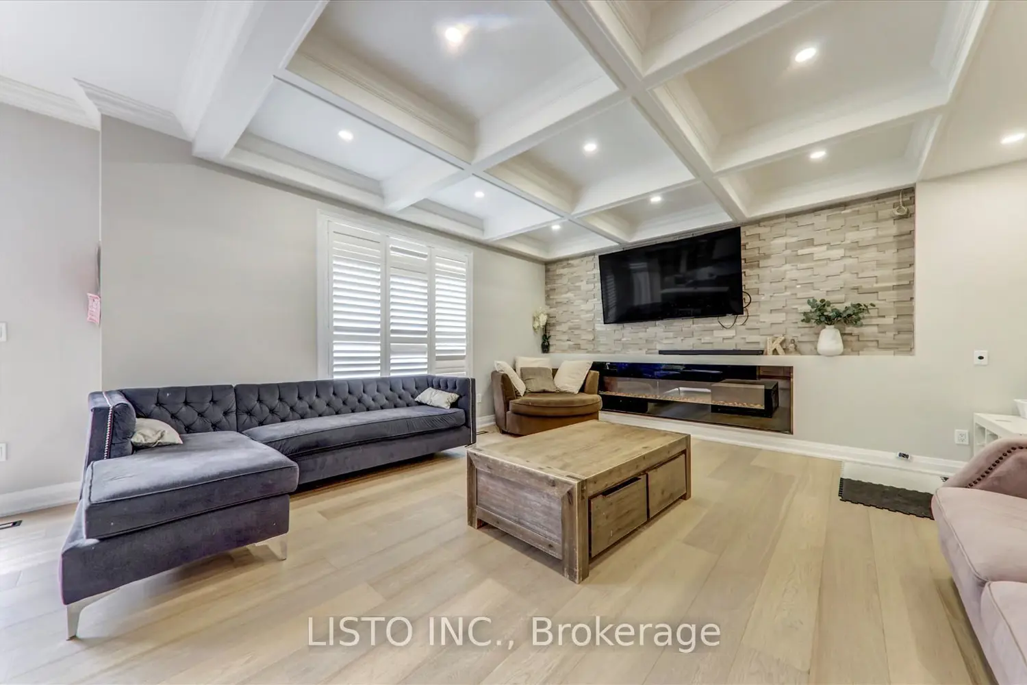 Additional image 13 of 65 Warbler Circle