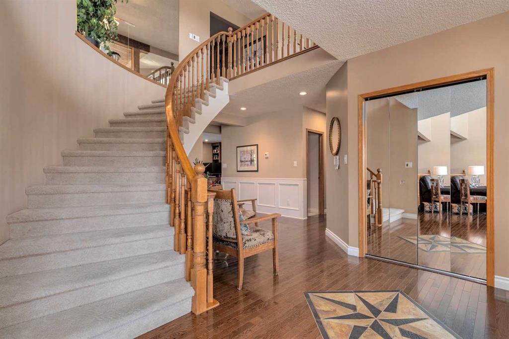 Additional image 3 of 88 Woodacres Drive SW, Calgary, AB, T2W 4Z8