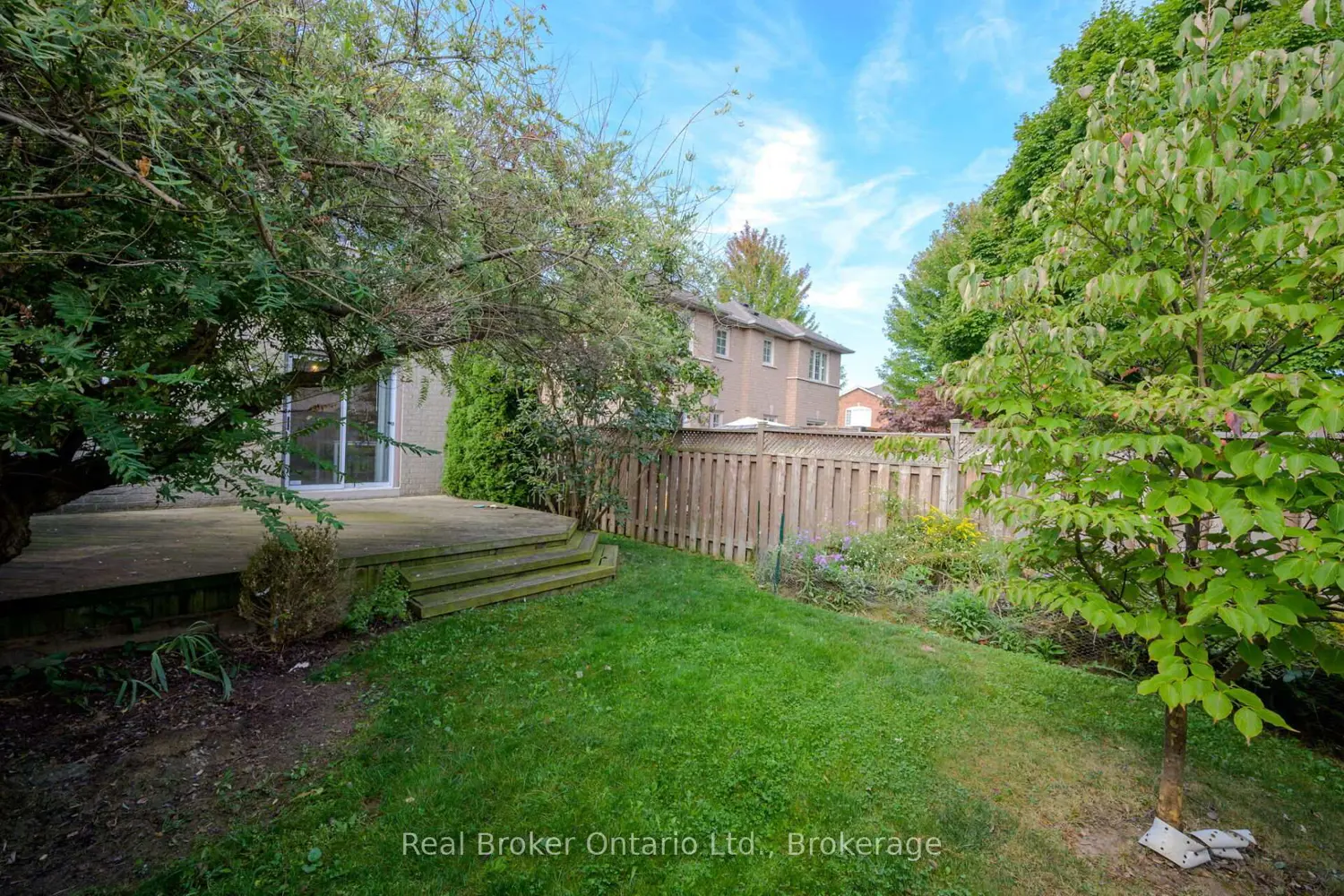 Additional image 19 of 2189 Shorncliffe Boulevard