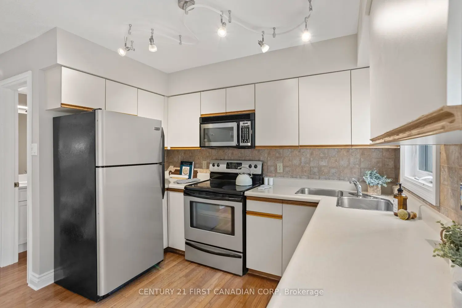 Additional image 7 of 1399 Commissioners Road 30