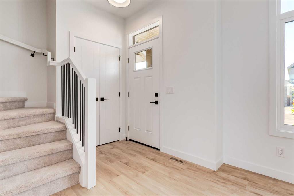 Additional image 2 of 454 River Avenue, Cochrane, AB, T4C3B8