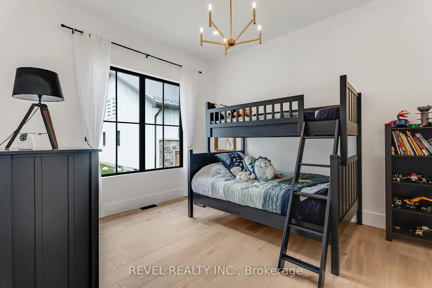 Additional image 13 of 4678 Lobsinger Line