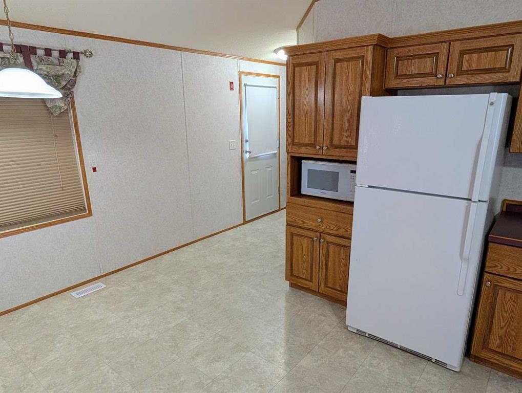 Additional image 6 of 211 Railway Avenue, Coaldale, AB, T1M 0A8