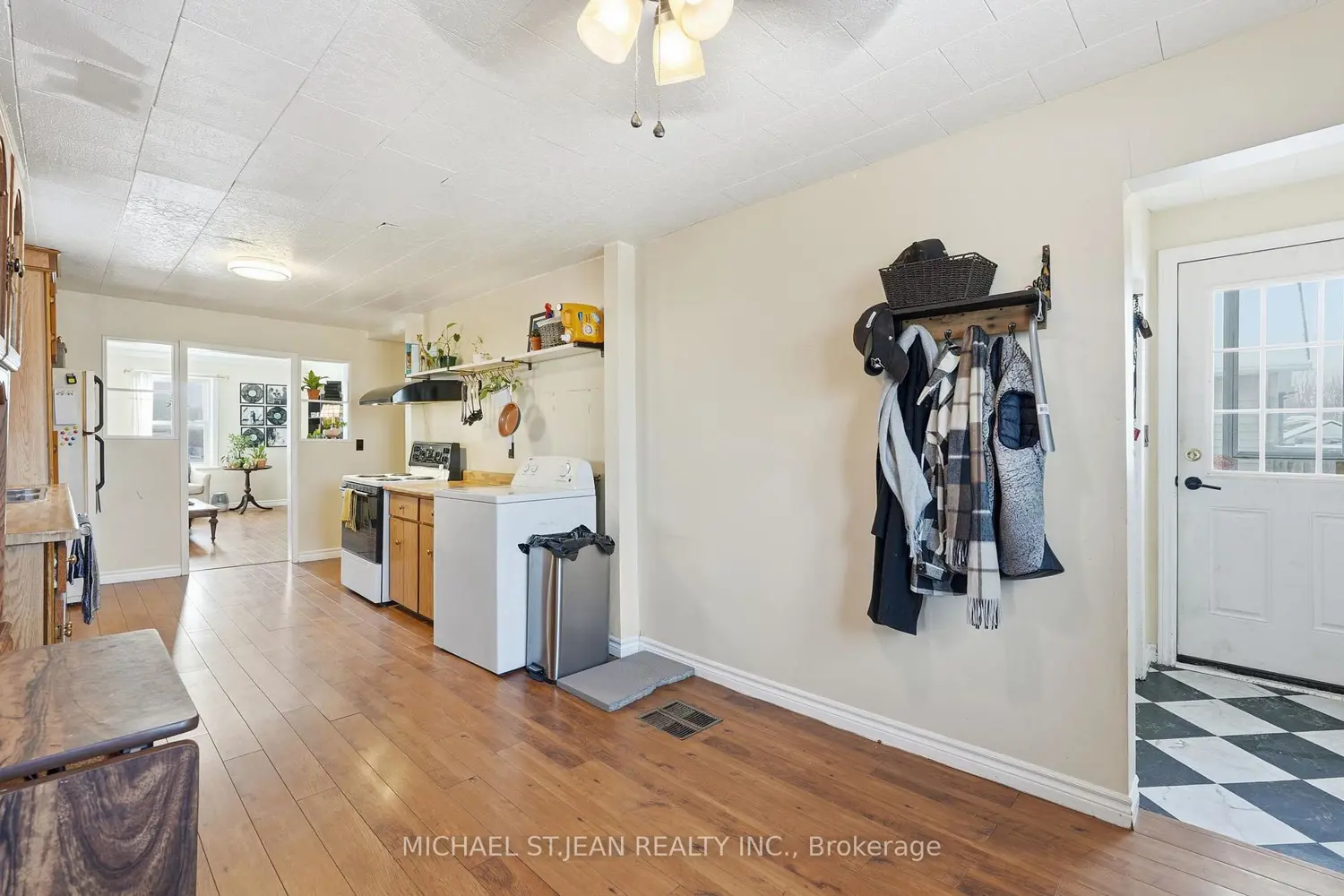 144 Catherine Street photo 5