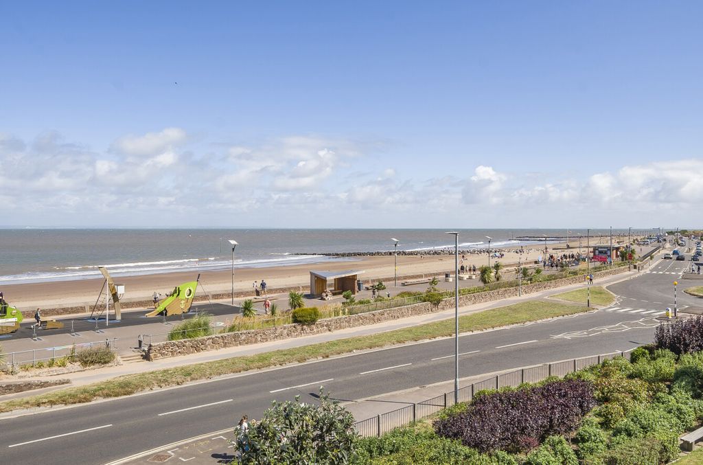2 bed flat for saleTrinity Way, Minehead, Somerset TA24 photo 3