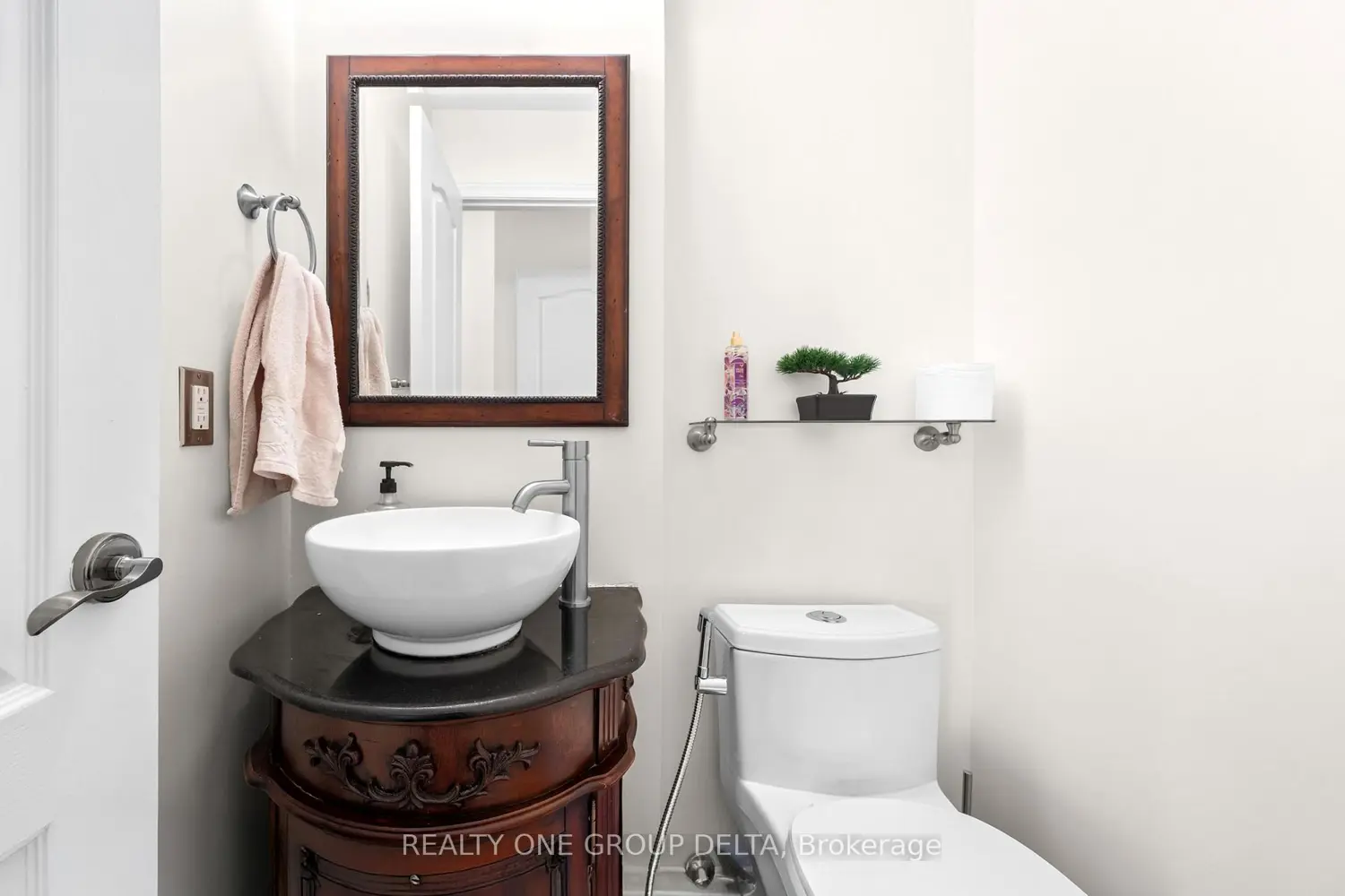 Additional image 9 of 8 Charlemagne Avenue