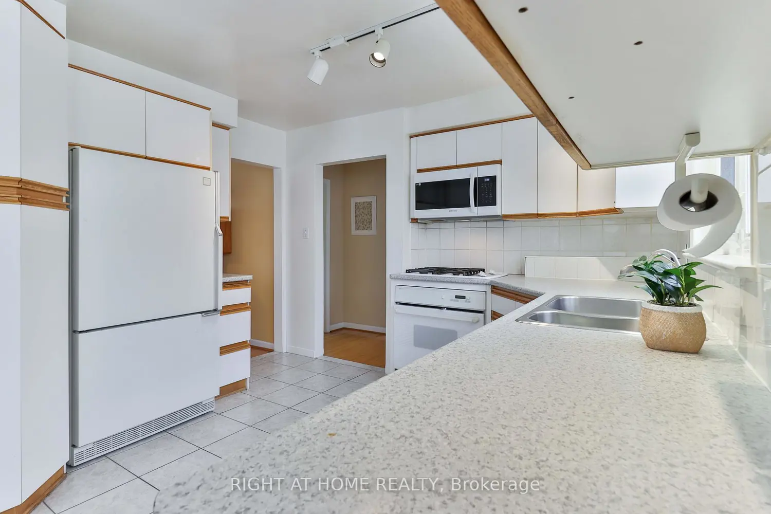 Additional image 4 of 220 Homewood Avenue