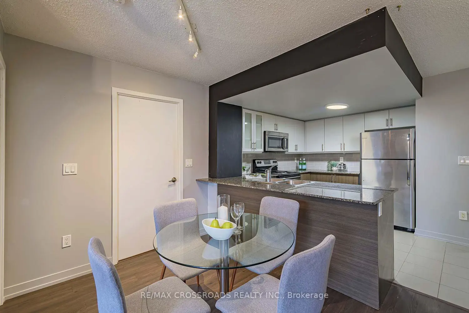 Additional image 17 of 812 Lansdowne Avenue 114