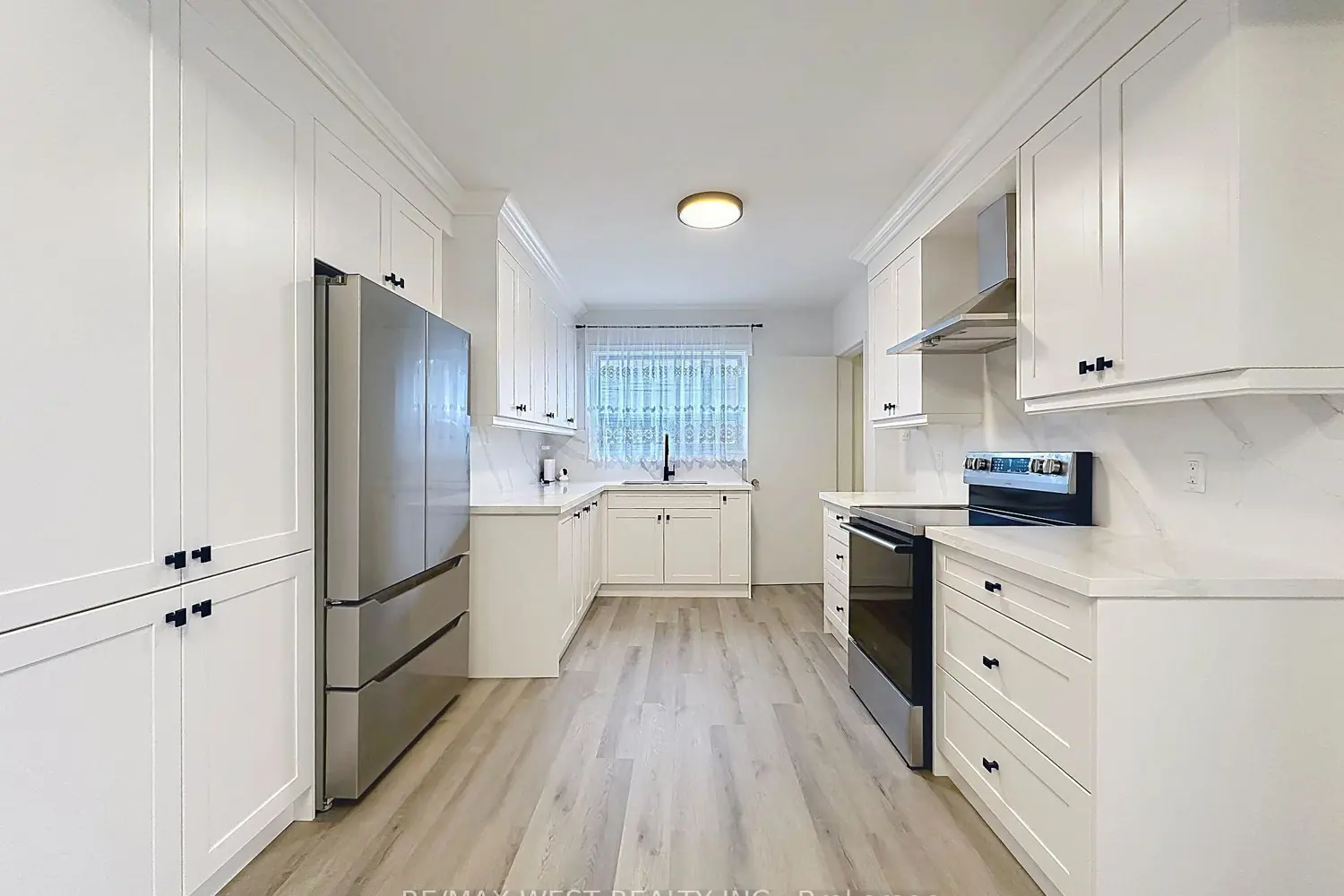 4 Kitson Drive photo 3