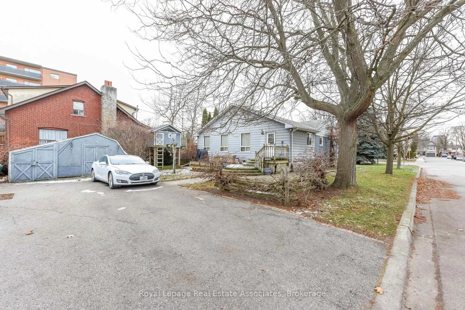 Additional image 9 of 1089 Seneca Avenue