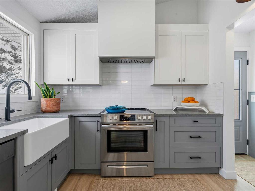 Additional image 2 of 7723 Hunterview Drive NW, Calgary, AB, T2K 5C9