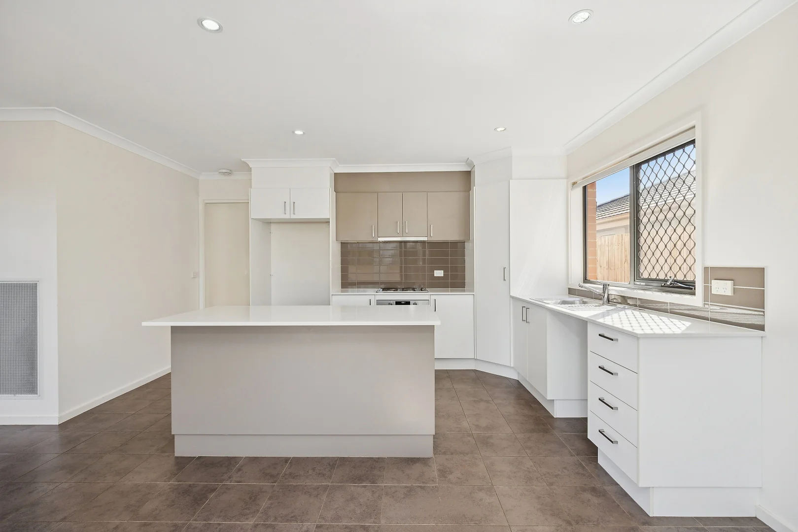 Additional image 3 of Forde ACT 2914