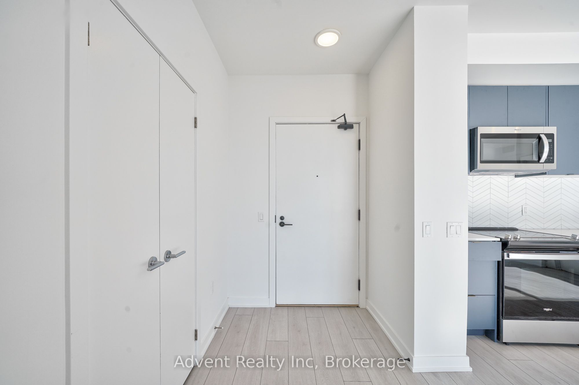Additional image 3 of PH1803-1606 Charles Street, Whitby, ON, L1N 0P1