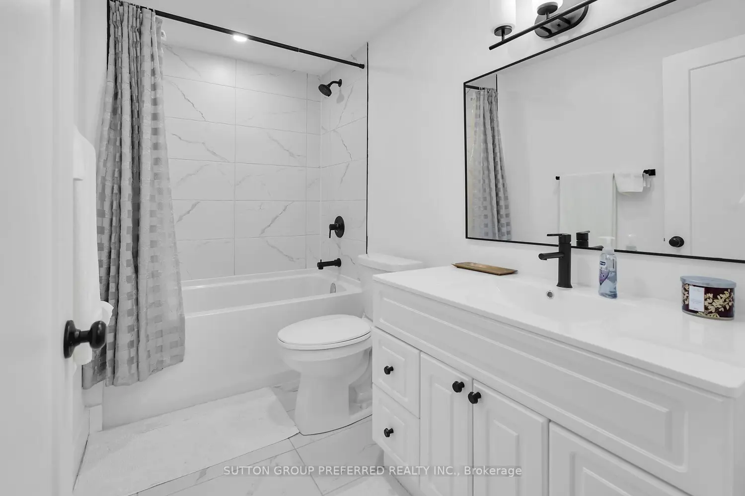 Additional image 17 of 800 Commissioners Road 12