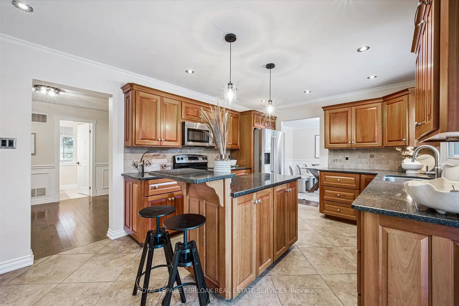 Additional image 5 of 4069 Lakeshore Road