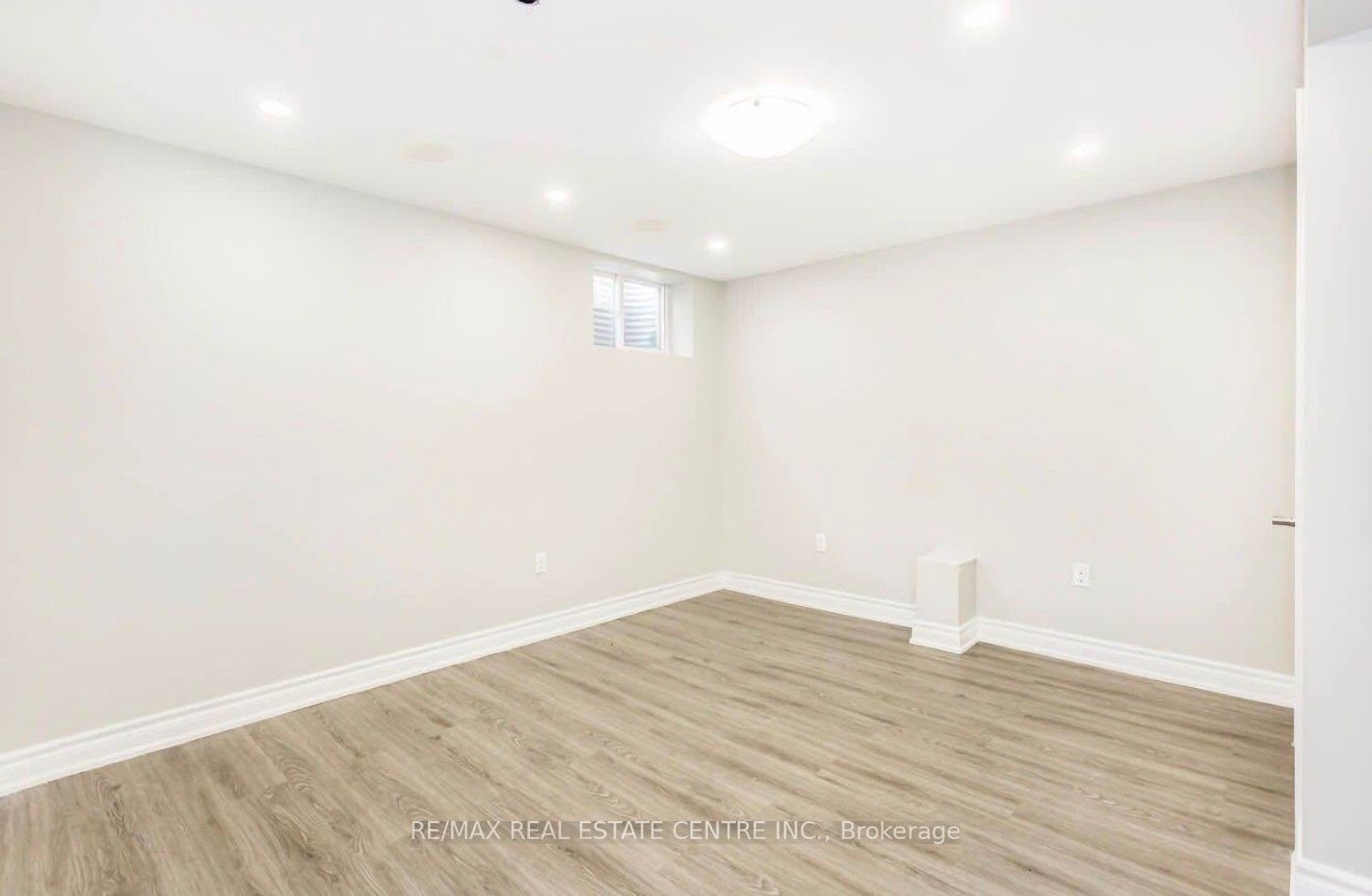 Additional image 6 of 689 Ambroise Crescent, Milton, ON, L9T 0M4