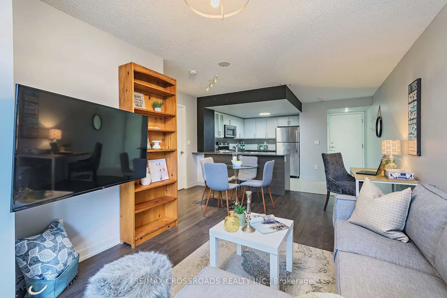Additional image 10 of 812 Lansdowne Avenue 114