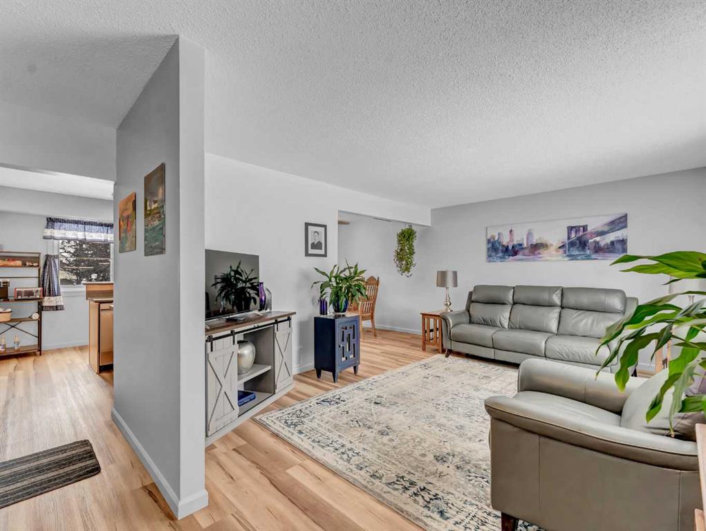 Additional image 2 of 1611 10 Avenue NE, Medicine Hat, AB, T1A6G6