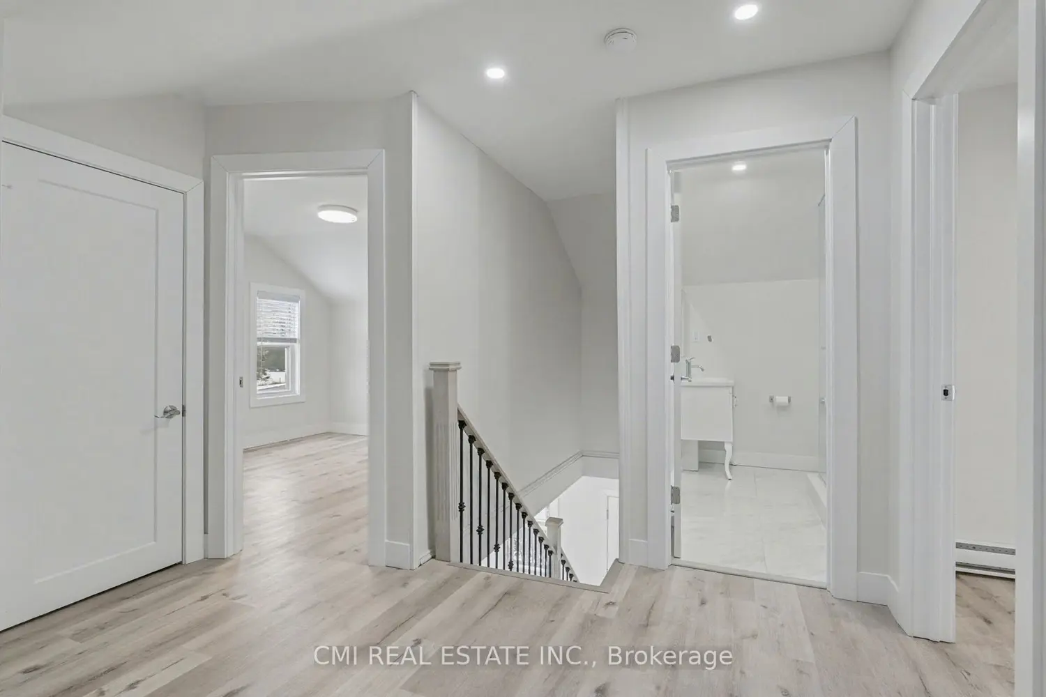 Additional image 12 of 2546 Wilson Street