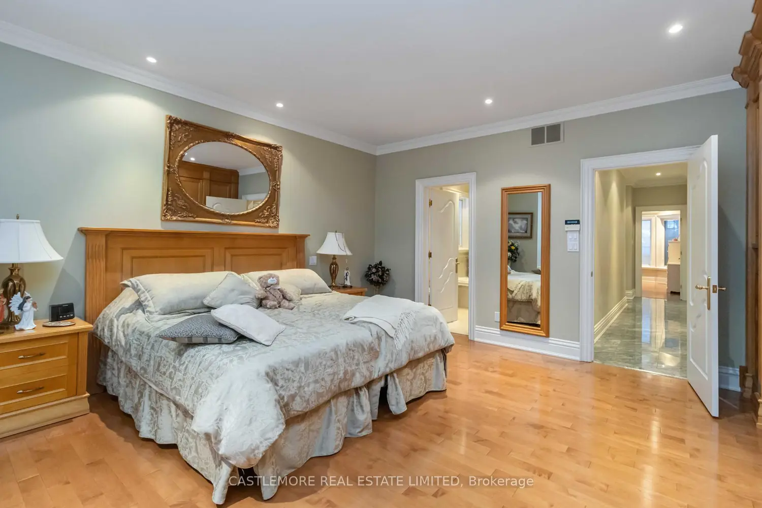 Additional image 10 of 2444 Hensall Street