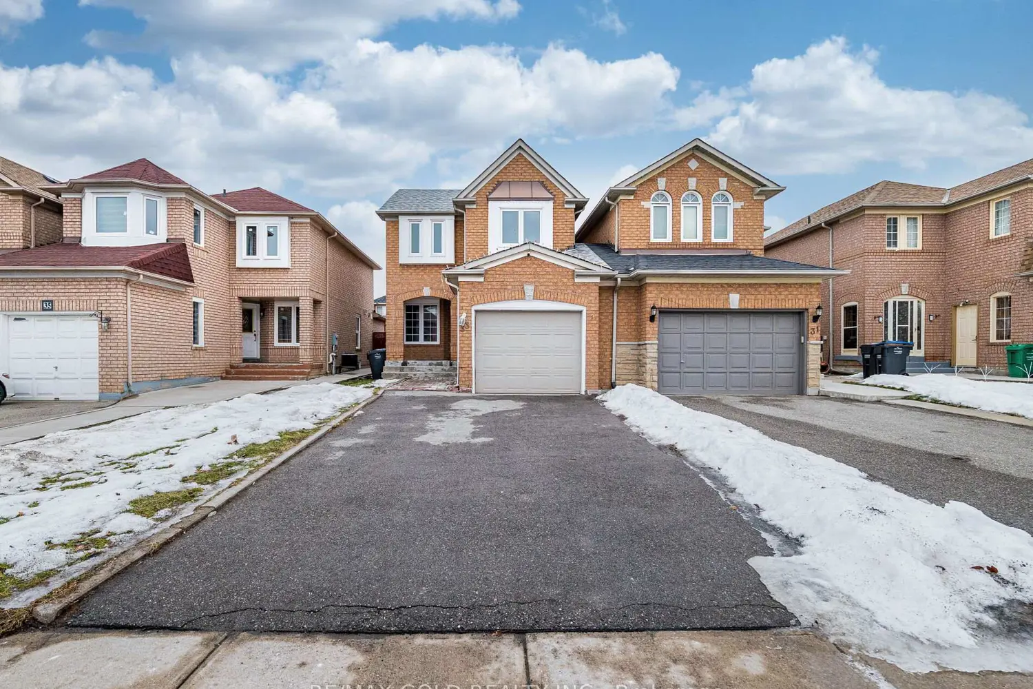 33 Fiddleneck Crescent