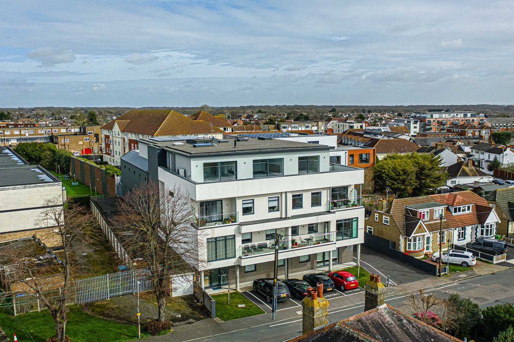 Additional image 2 of 3 bed penthouse for saleBeech Road, Benfleet SS7