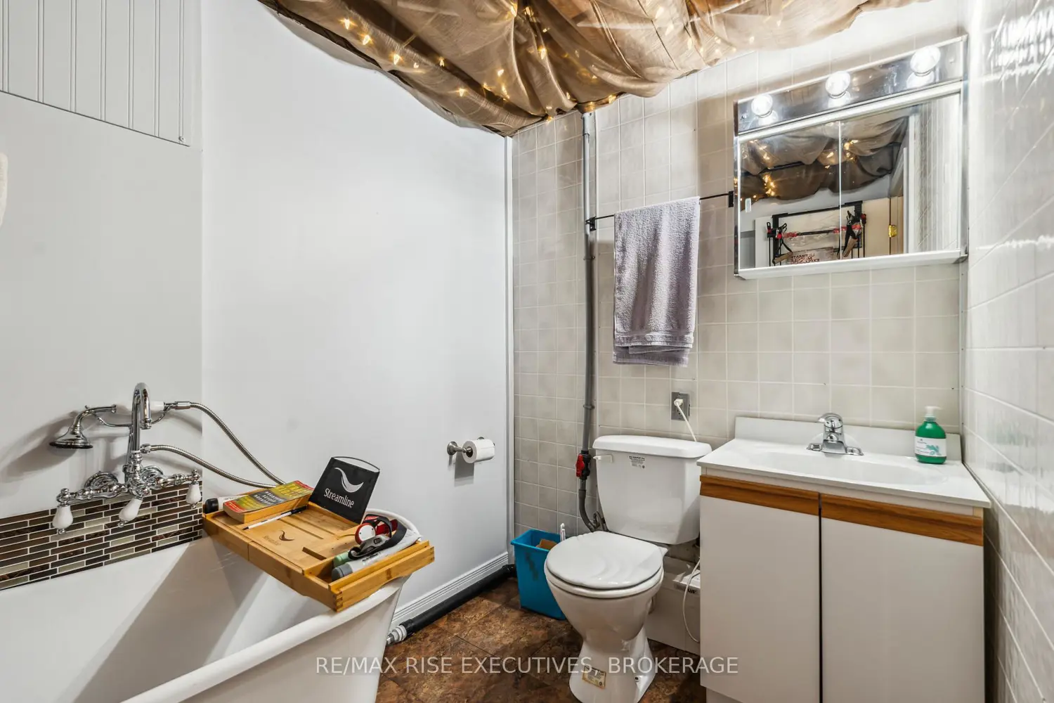 Additional image 12 of 204 R33