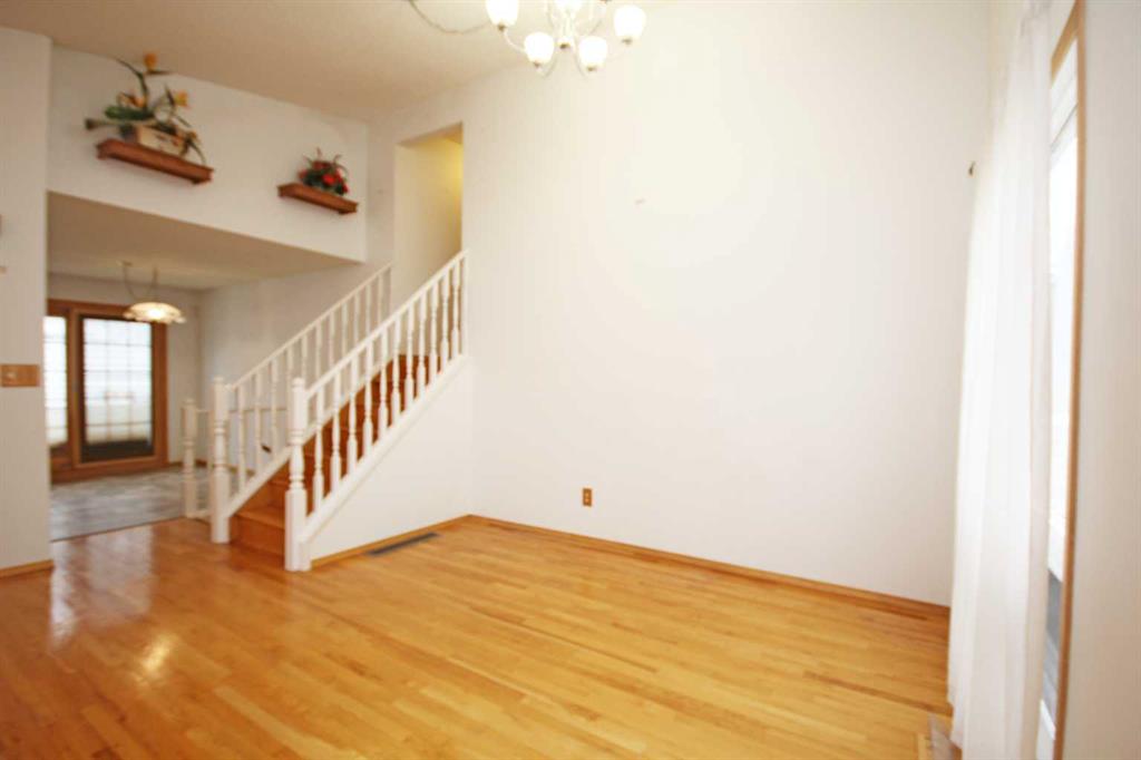 Additional image 6 of 36 Woodglen Rise SW, Calgary, AB, T2W 4S1