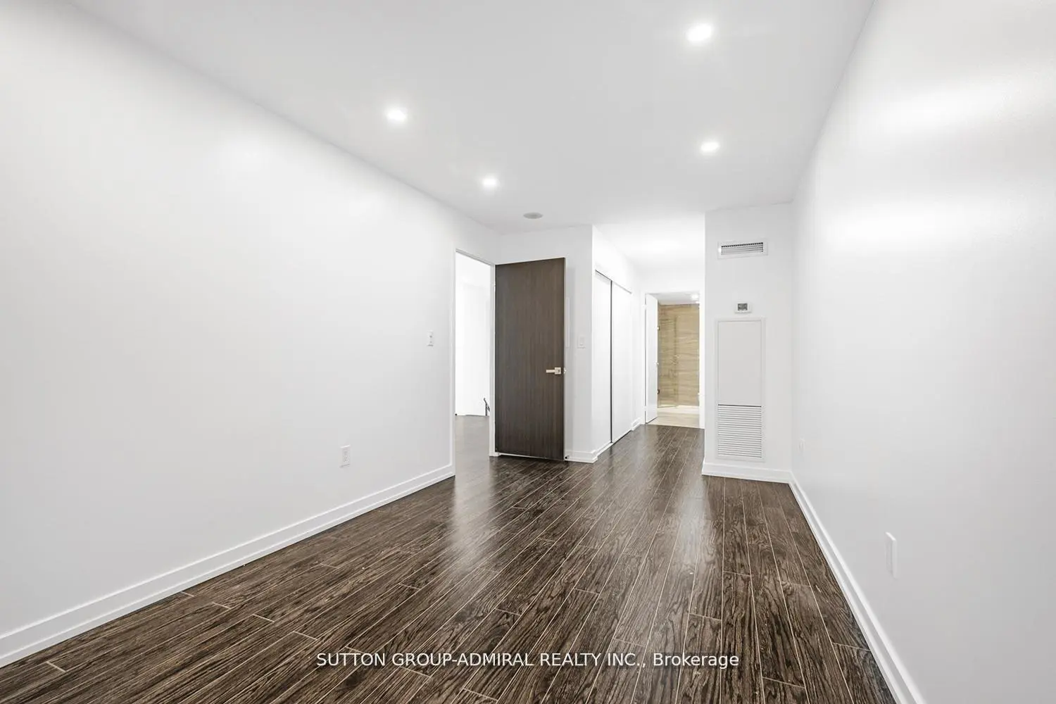 Additional image 16 of 18 Capreol Court G20