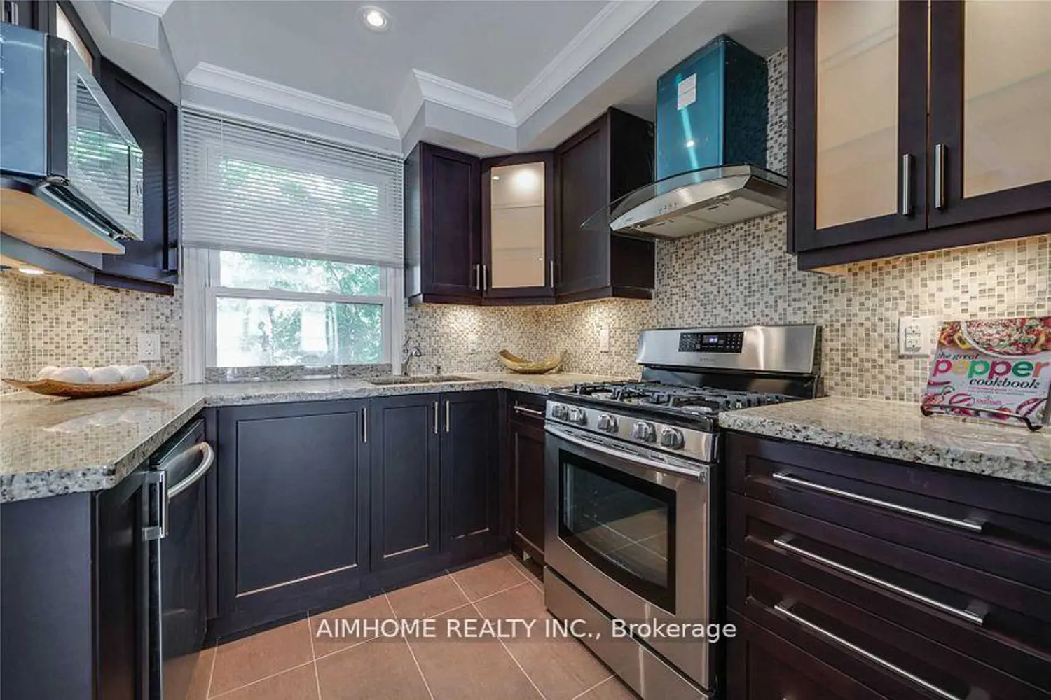 Additional image 9 of 360 R Dundas Street Th#2