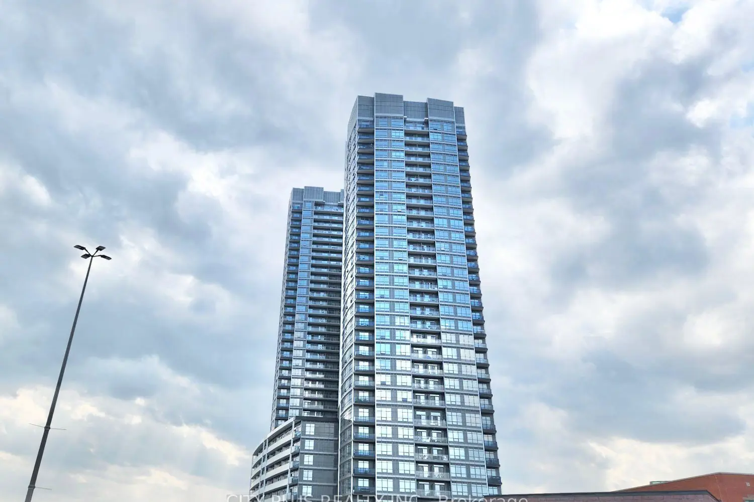 50 Upper Mall Way B-2609